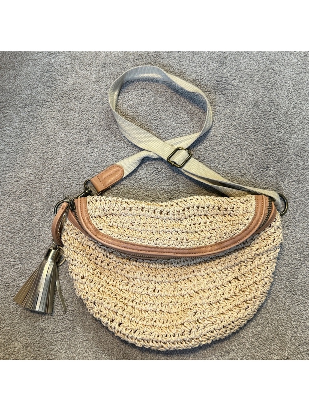 Universal Thread Cream Resort Sling Bag